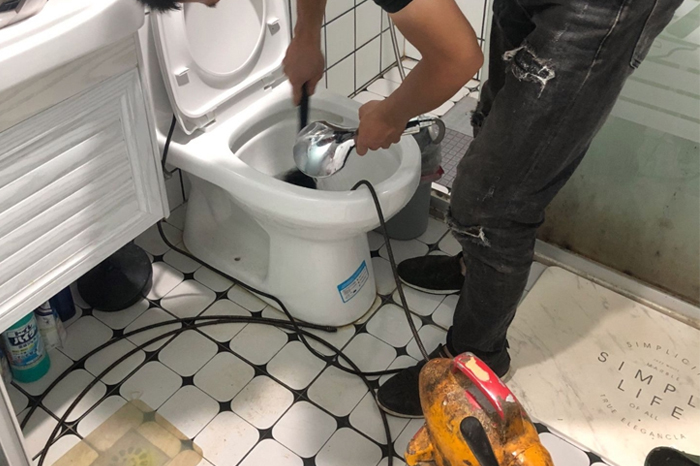 兰西马桶堵塞自己疏通还是找师傅?专业上门服务让你省时更省心